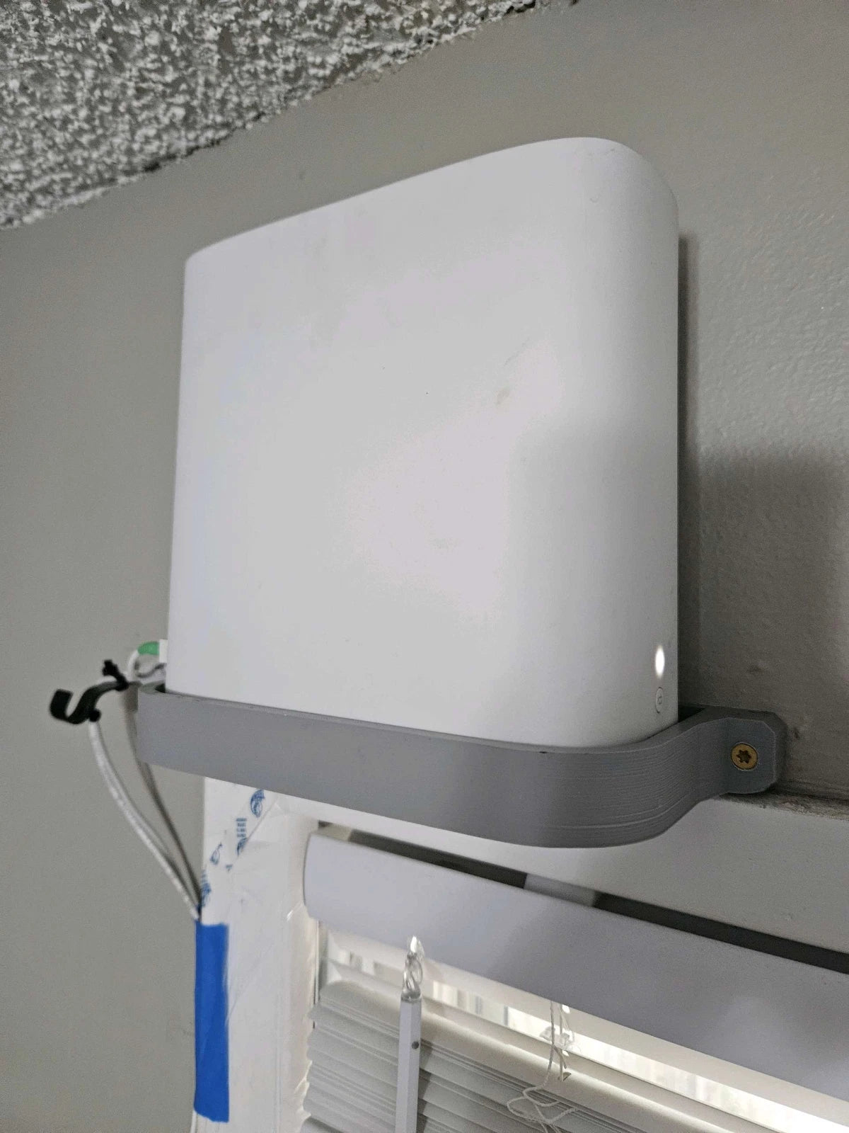 Wall Mount for Arris / AT&T BGW320 Gateway and Power Brick — source view 1