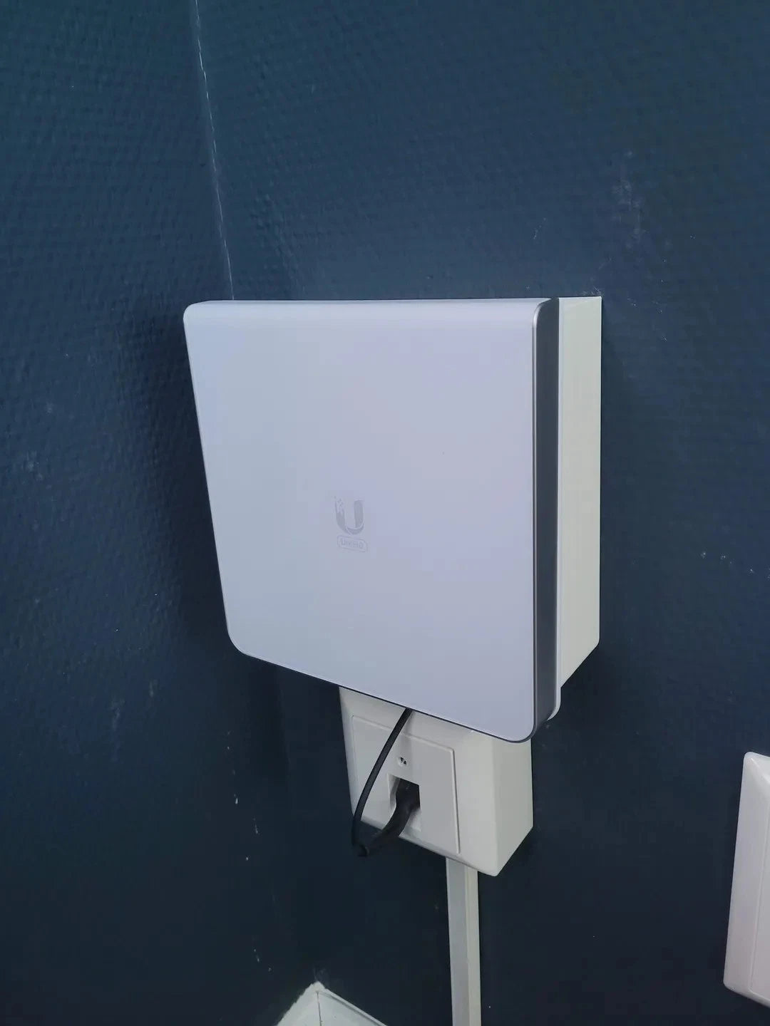 Surface-Mount Junction Box for UniFi U6-Enterprise-IW — source view 2