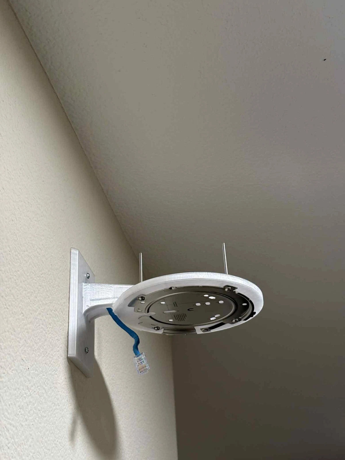 Horizontal Wall Mount for UniFi U7 Pro XG Access Point — source view 2