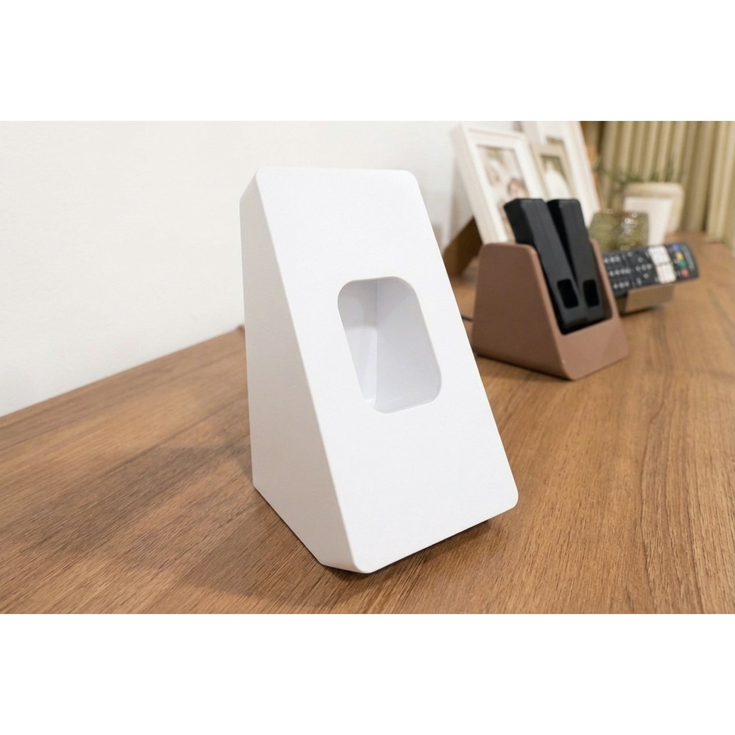Front profile of Rack Forged desktop stand for UniFi Access Intercom Viewer