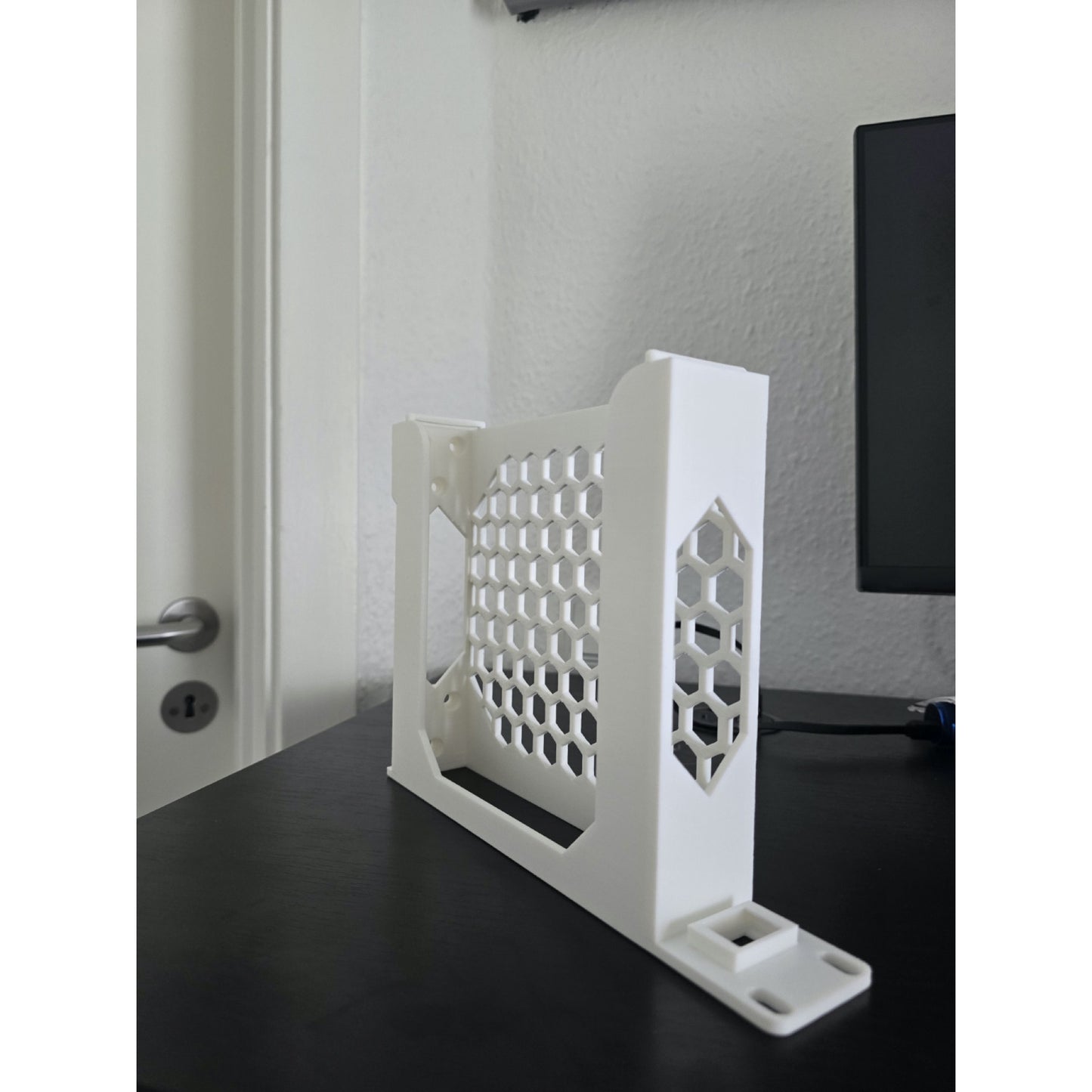 Front rail detail on Rack Forged 19-inch rack mount for Dell OptiPlex Micro